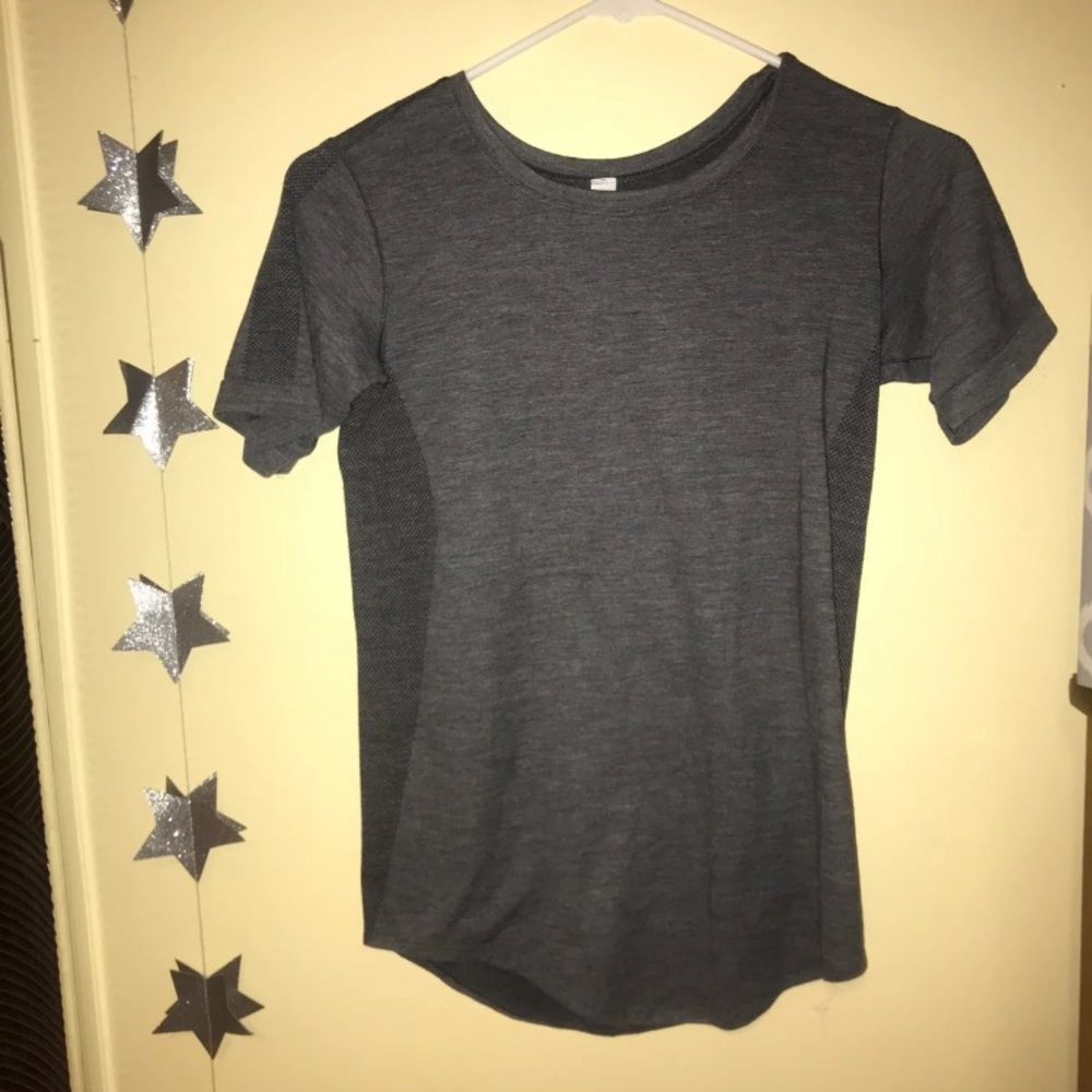 Women’s grey lululemon shirt